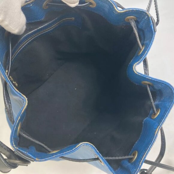 LOUIS VUITTON Epi Petit Noe drawstring Bicolor Shoulder Bag - Picture 6 of 16